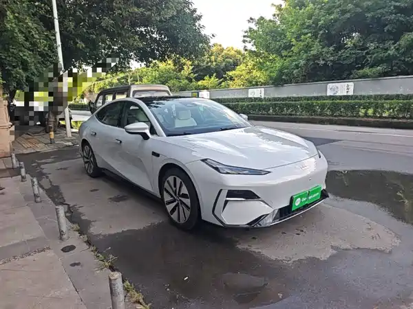 Geely Galaxy E8 2024