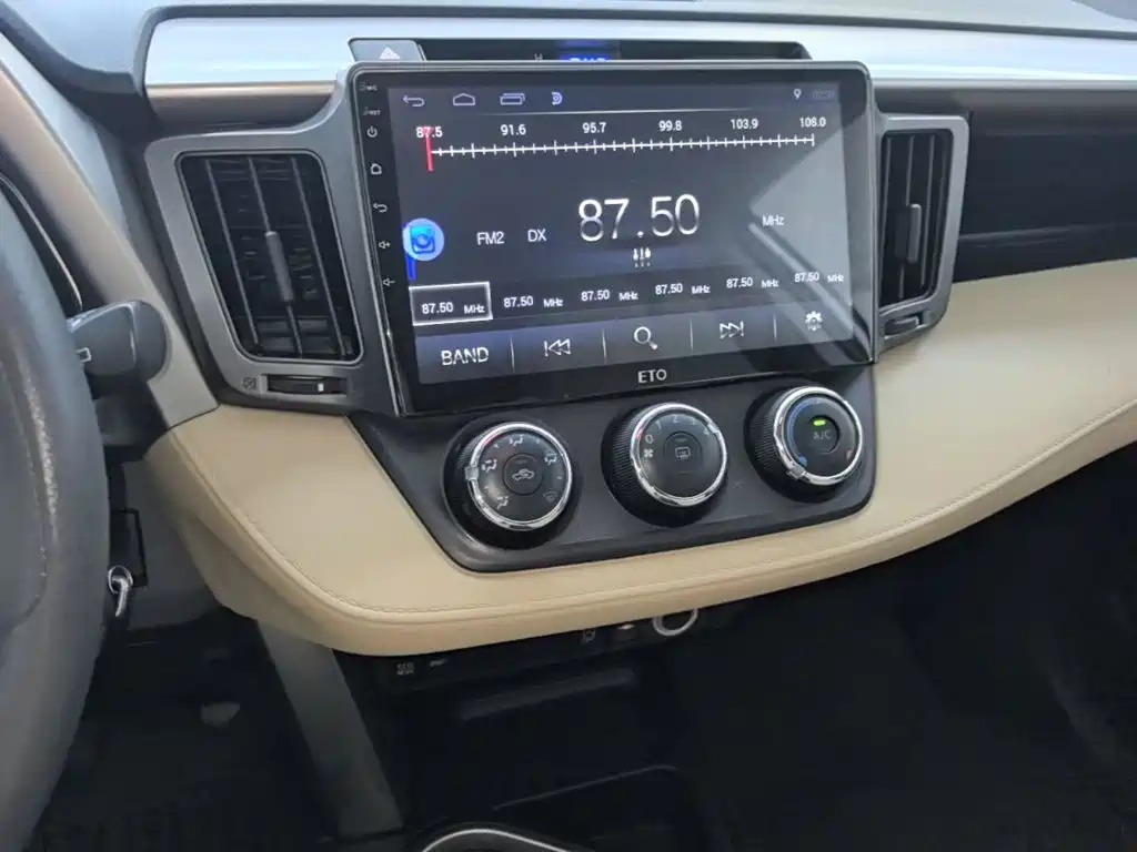 Toyota RAV4 2018 — фото 13