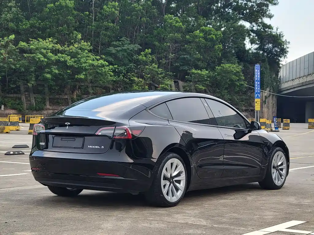 Tesla Model 3 2022 — фото 14