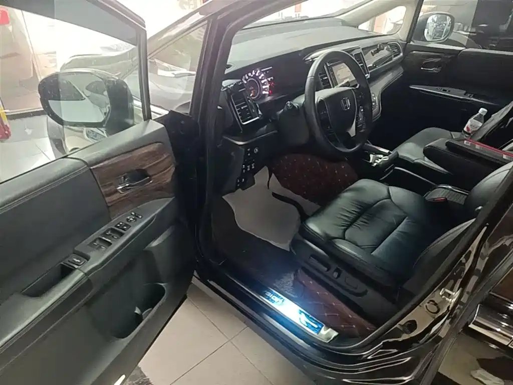 Honda Elysion 2018 — фото 16