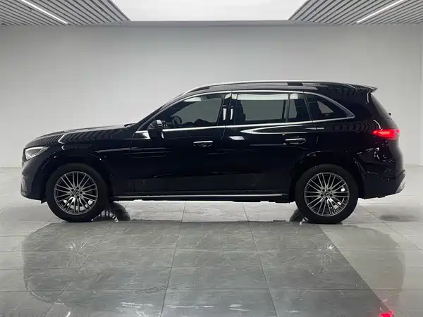 Mercedes-Benz GLC 2025