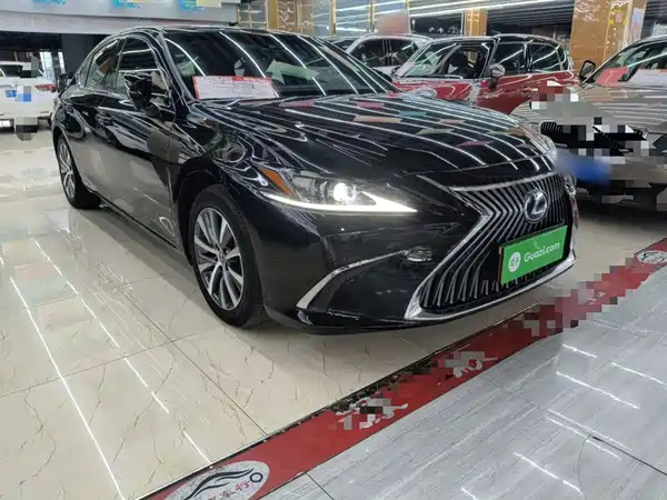 Lexus ES 2020