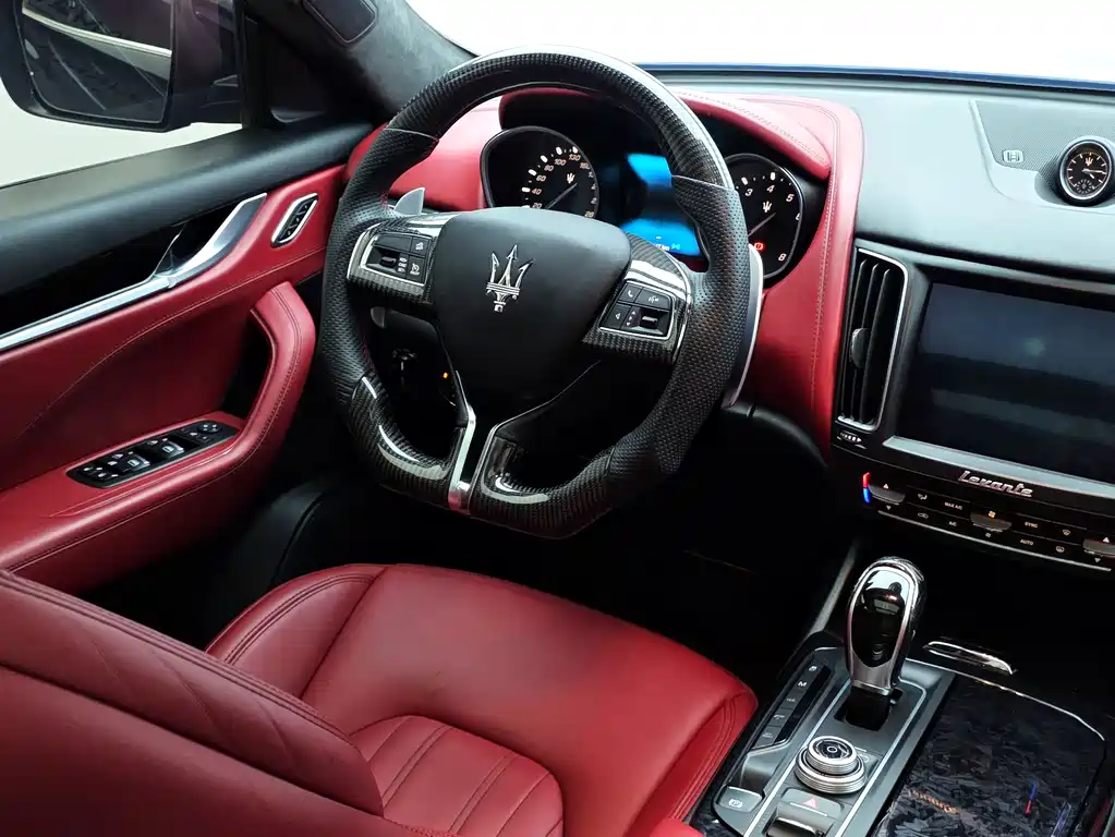 Maserati Levante 2016 — фото 21