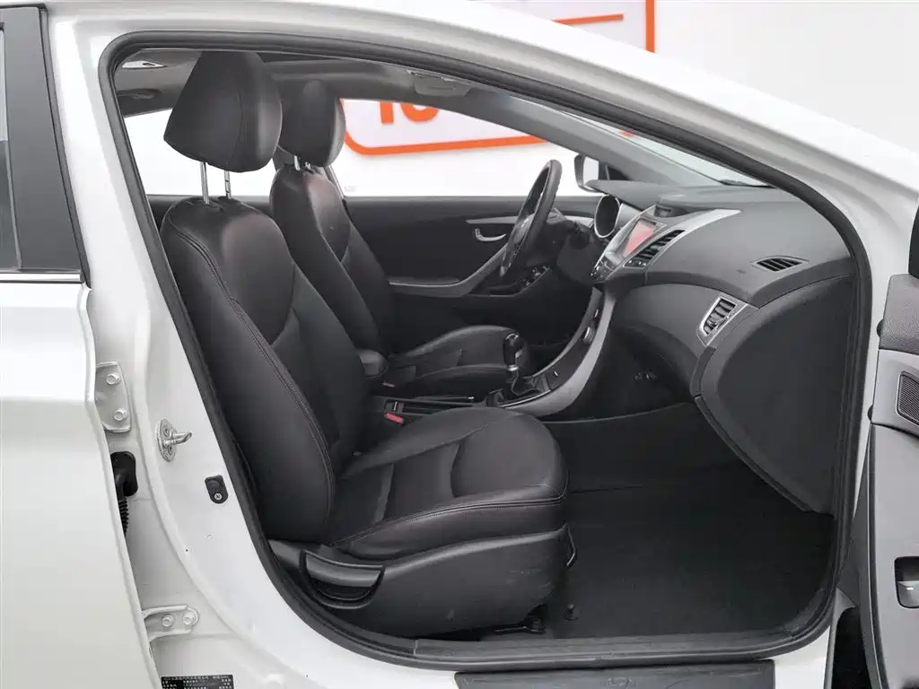 Hyundai Elantra Langdong 2017 — фото 23
