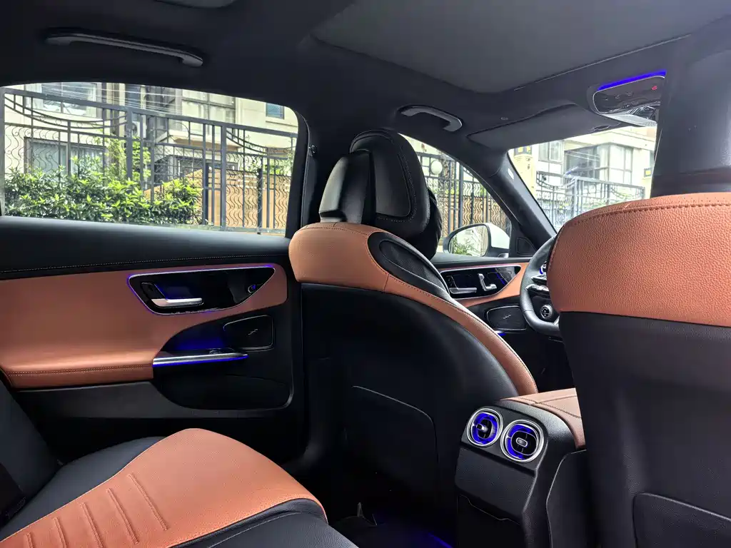 Mercedes-Benz C-Class 2025 — фото 10