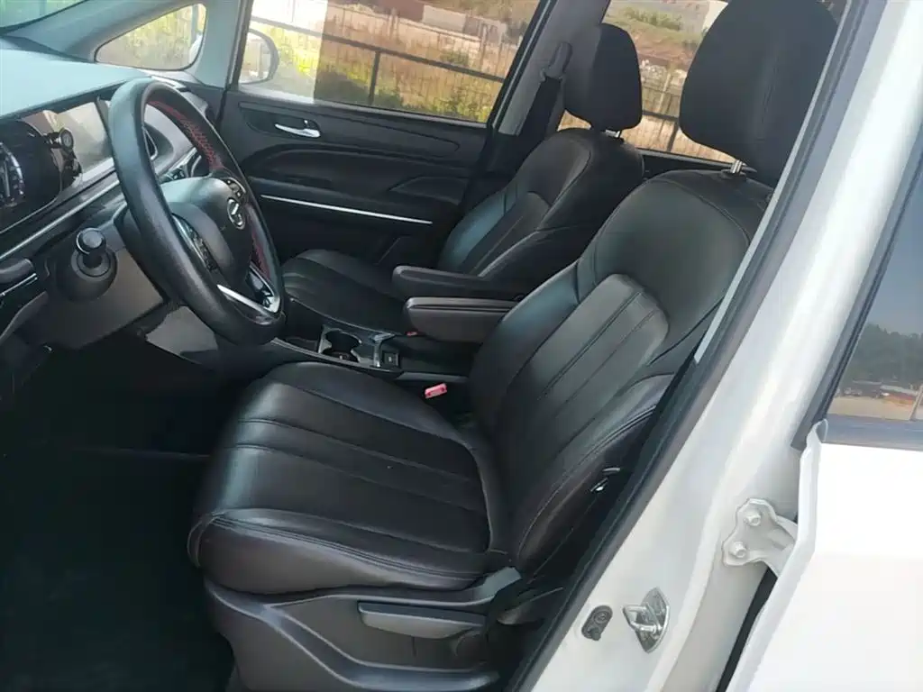 GAC Motor Trumpchi M6 2019 — фото 15