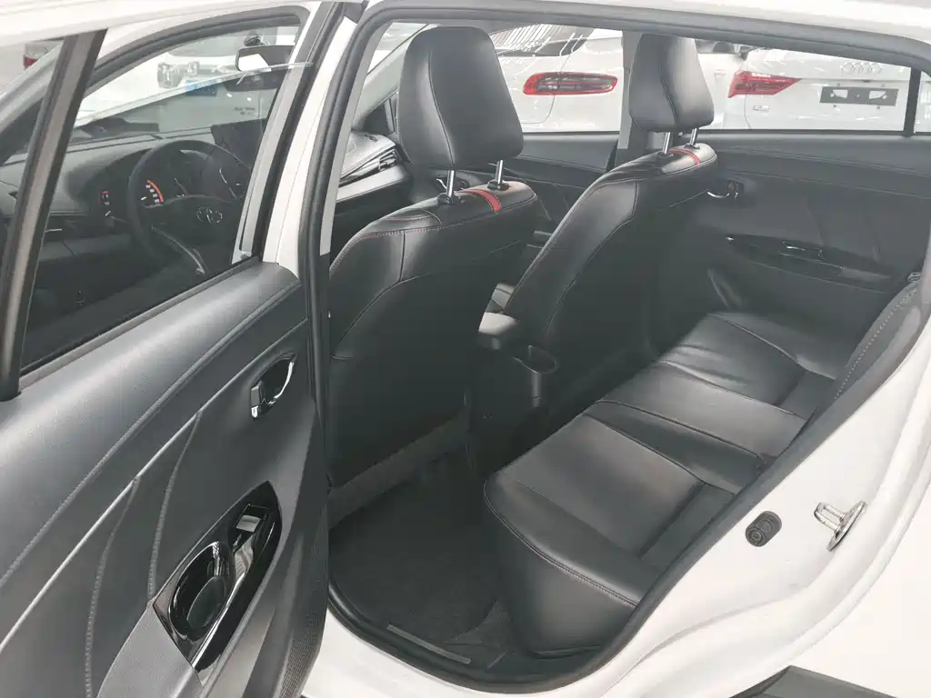 Toyota Yaris L 2022 — фото 8