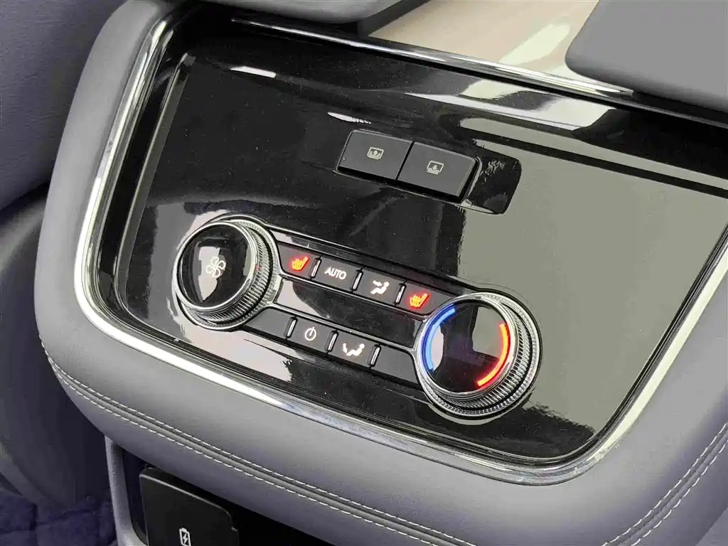 Lincoln Navigator 2020 — фото 16