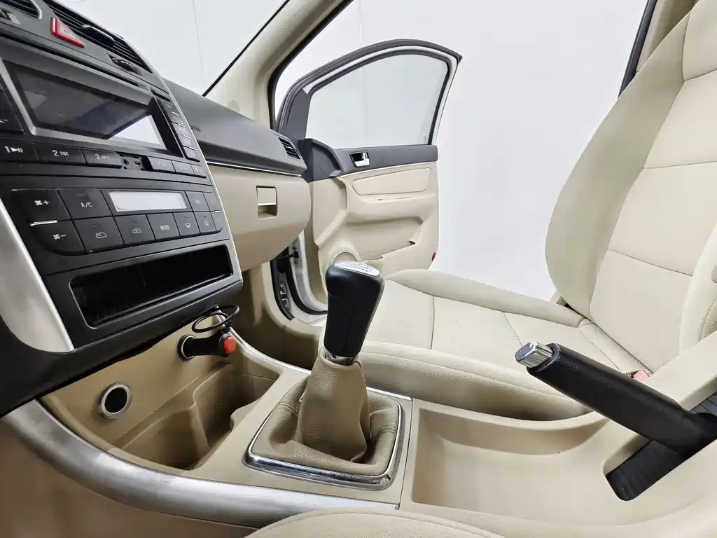 BAIC E-Series 2015 — фото 11