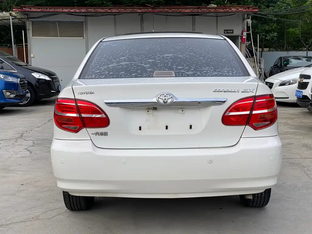 Toyota Corolla 2015 — фото 13