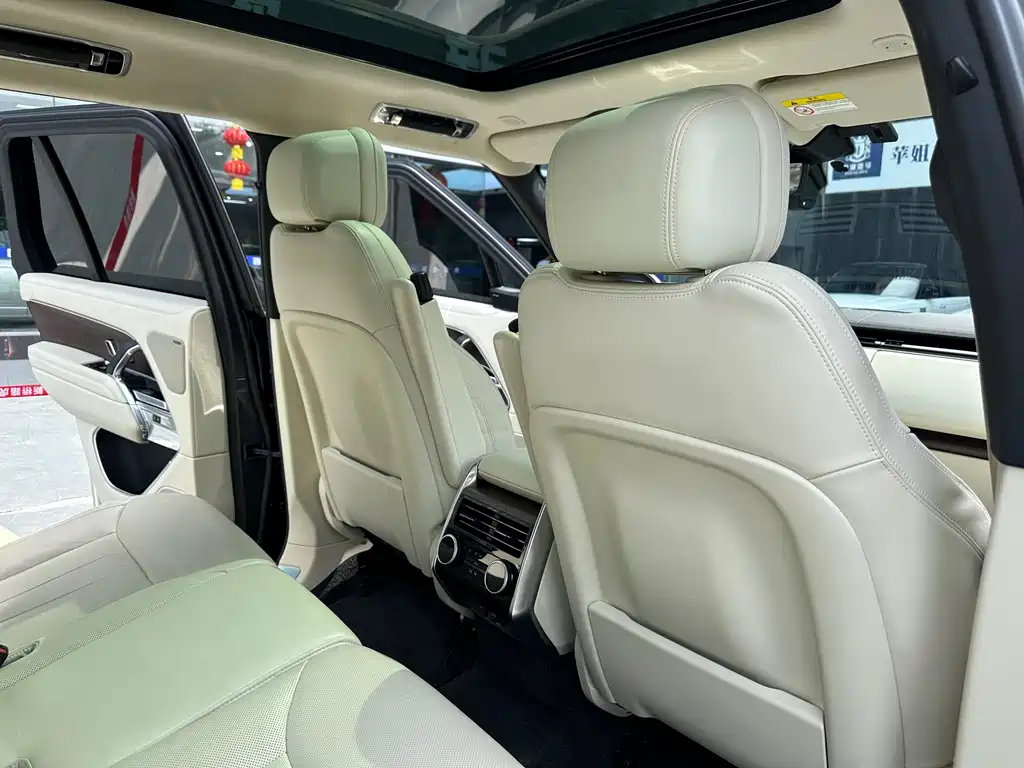 Land Rover Range Rover 2023 — фото 12