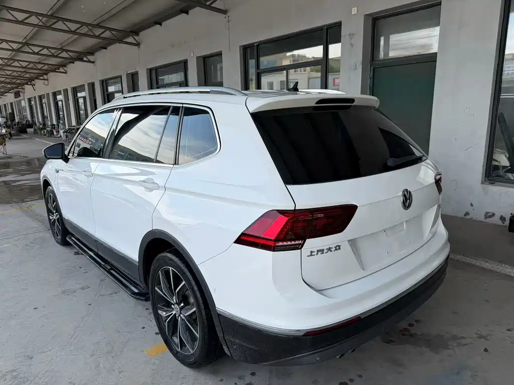 Volkswagen Tiguan L 2017 — фото 9