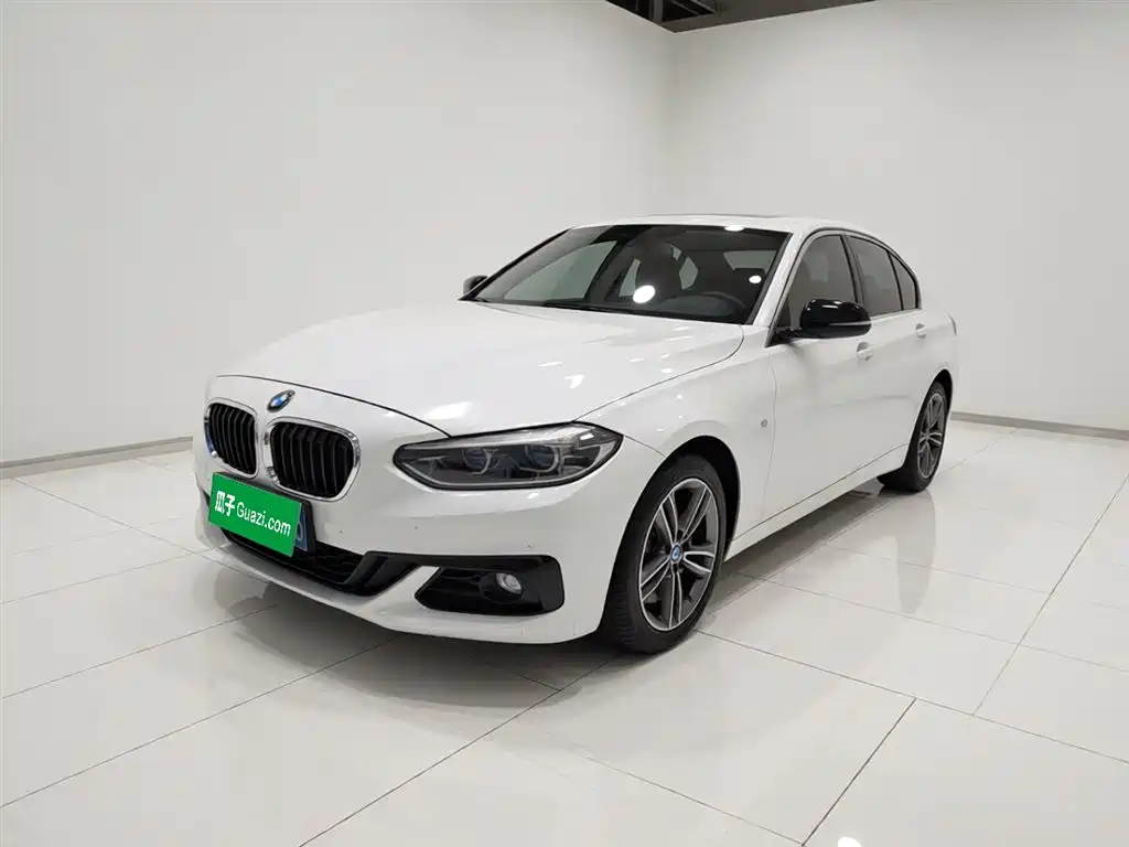 BMW 1 Series 2019 — фото 1