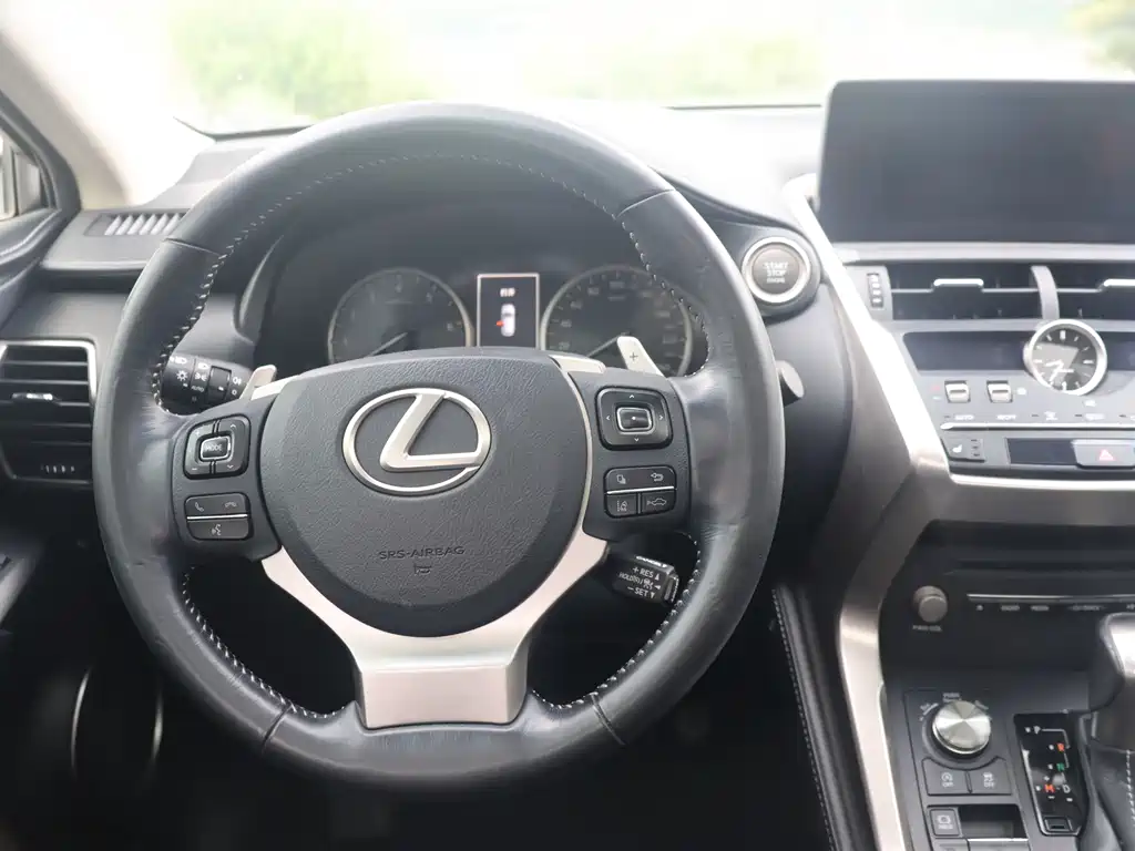 Lexus NX 2018 — фото 15