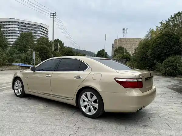 Lexus LS 2006