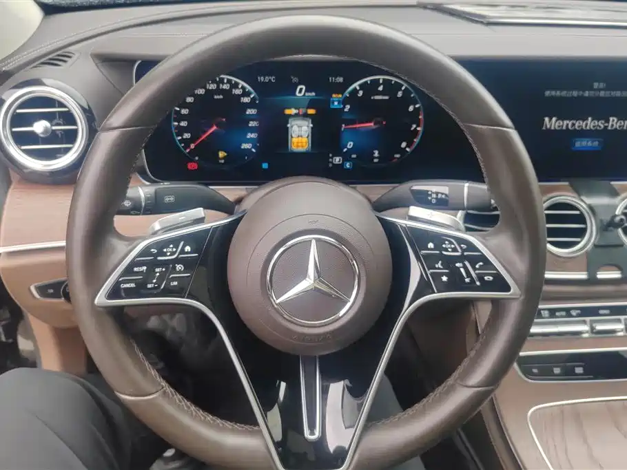 Mercedes-Benz E-Class 2023 — фото 15