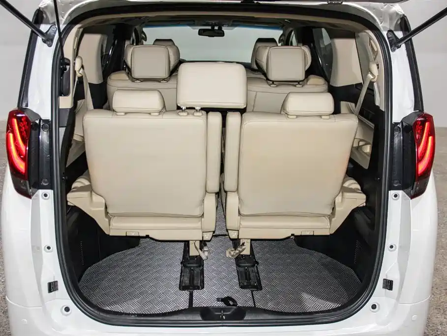 Toyota Alphard 2017 — фото 22