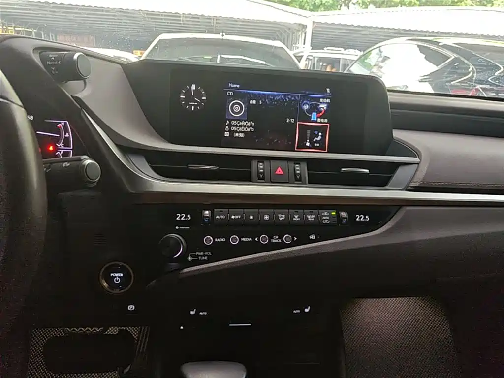 Lexus ES 2019 — фото 13