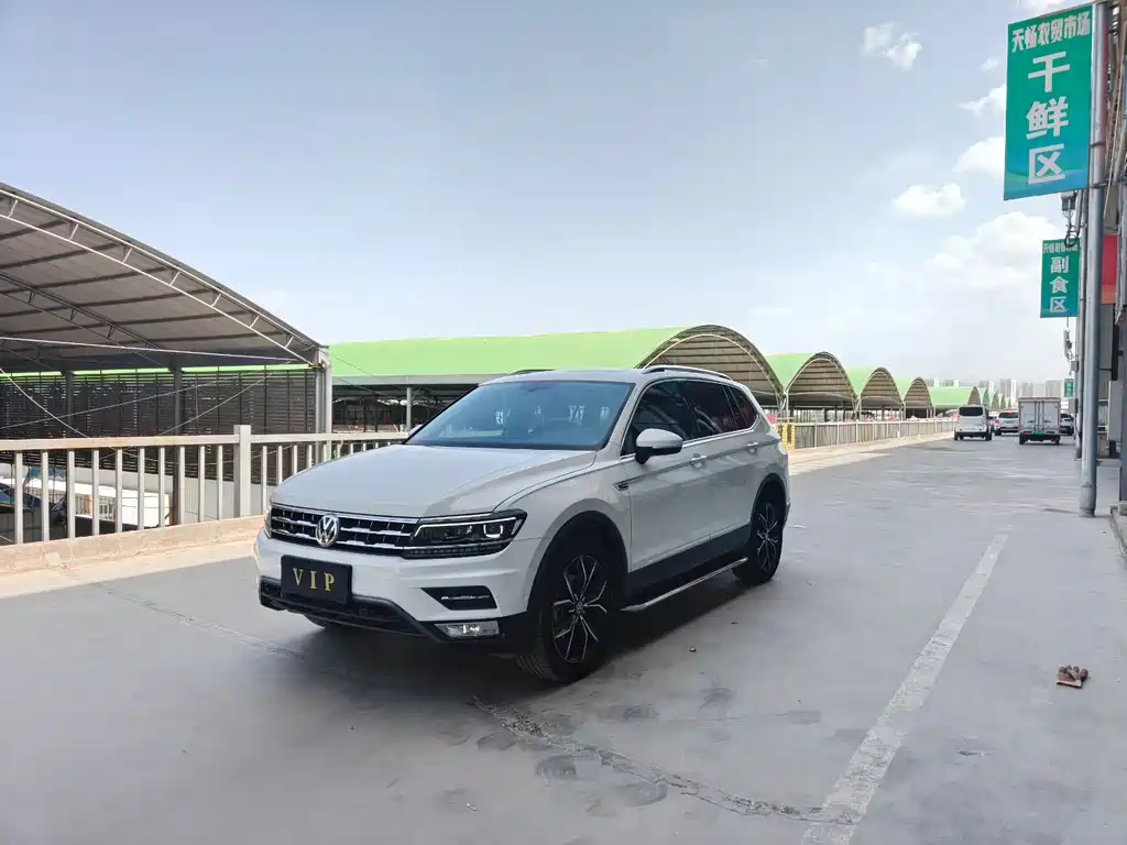 Volkswagen Tiguan L 2018 — фото 1