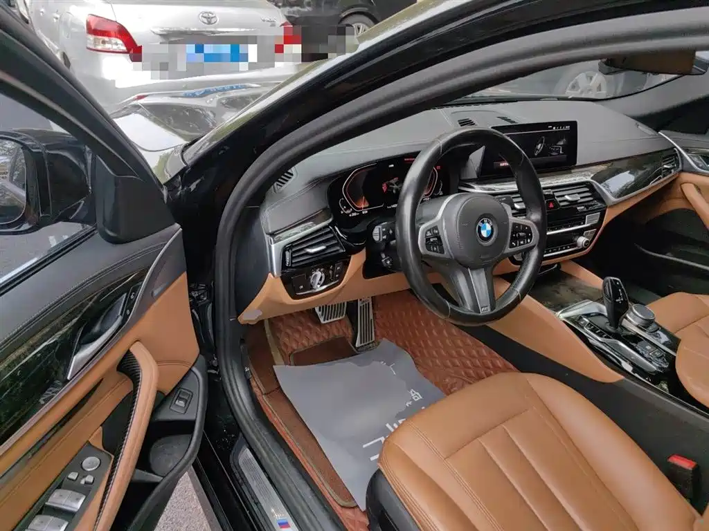 BMW 5 Series 2020 — фото 12