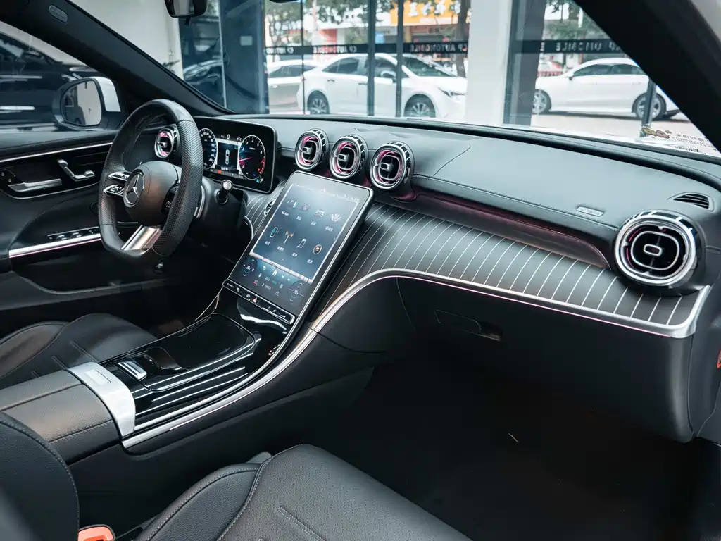 Mercedes-Benz C-Class 2023 — фото 18