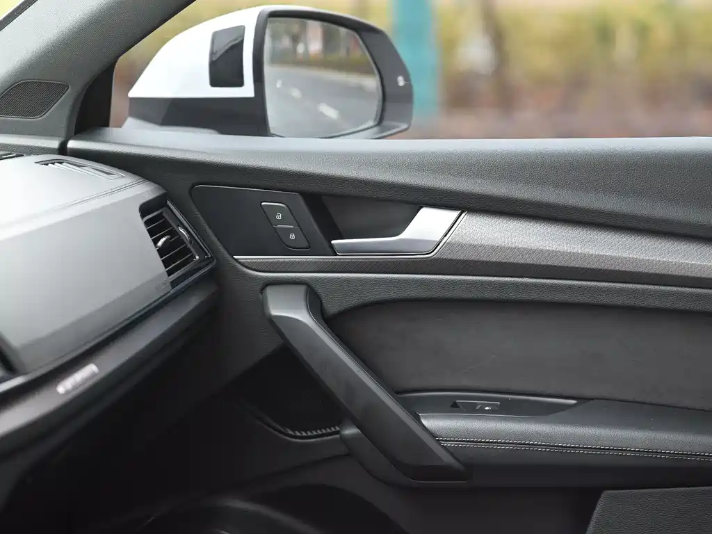 Audi Q5L Sportback 2021 — фото 11