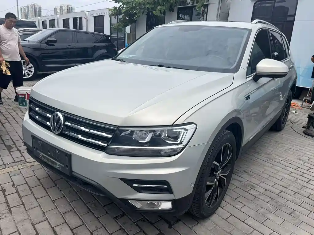 Volkswagen Tiguan L 2020 — фото 2
