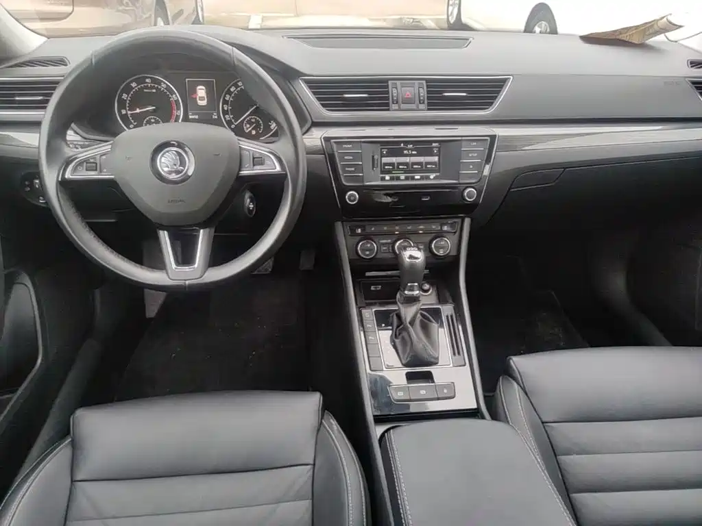 Skoda Superb 2016 — фото 10