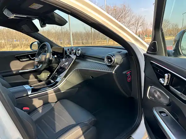 Mercedes-Benz C-Class 2024