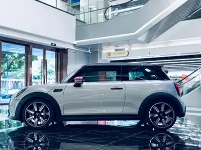 MINI MINI 2023