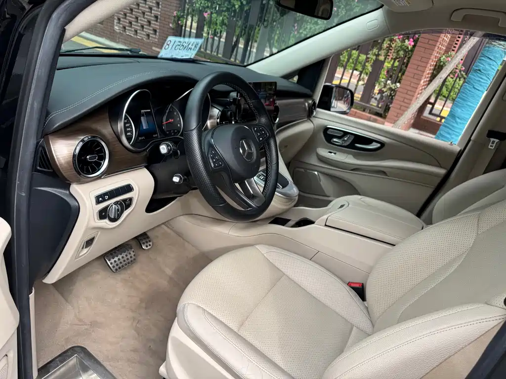 Mercedes-Benz V-Class 2021 — фото 10
