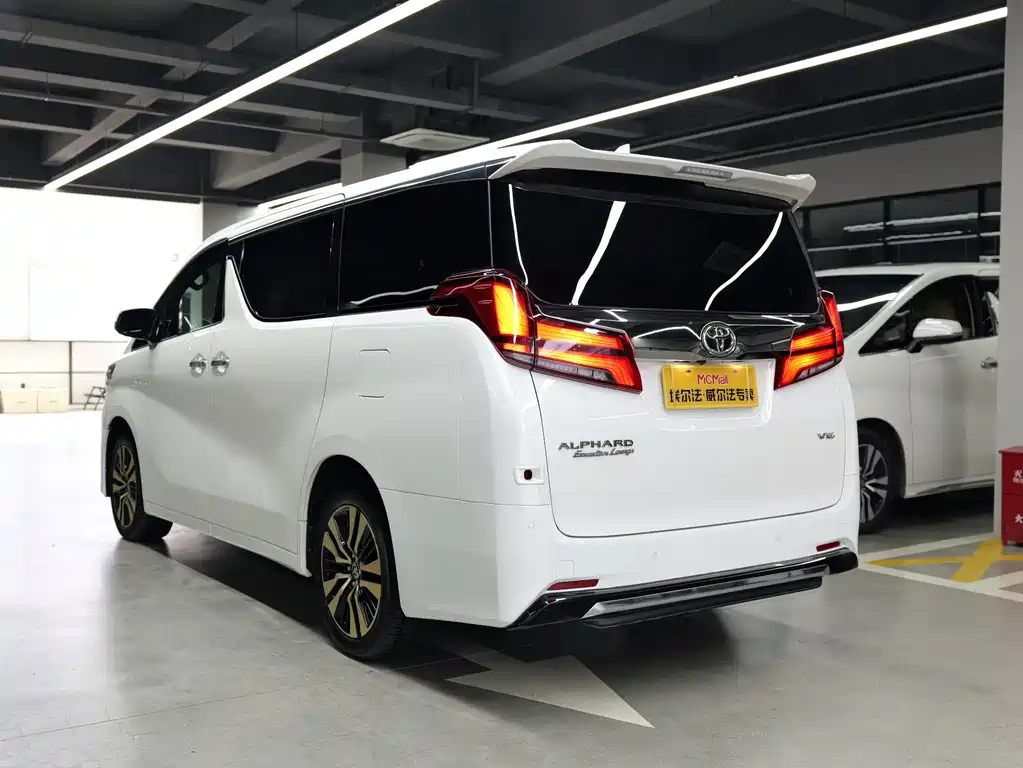 Toyota Alphard 2022 — фото 6