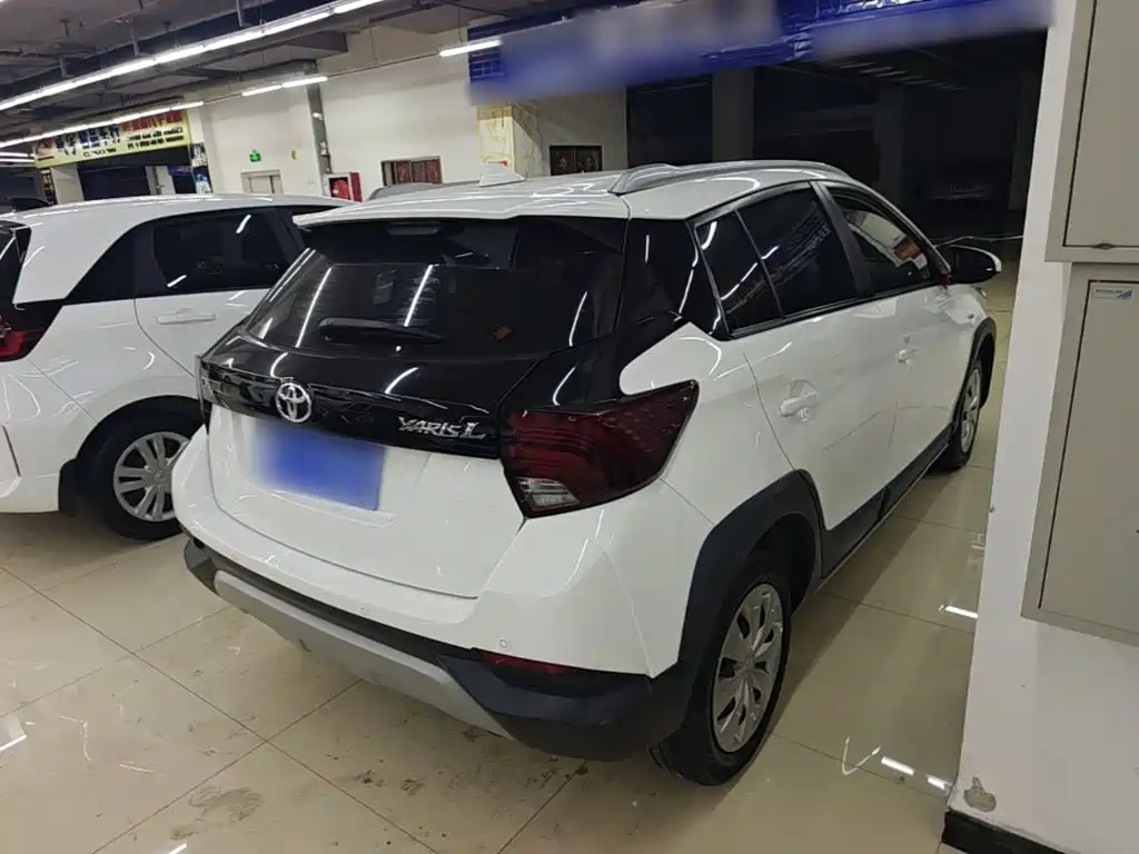 Toyota Yaris L 2020 — фото 7