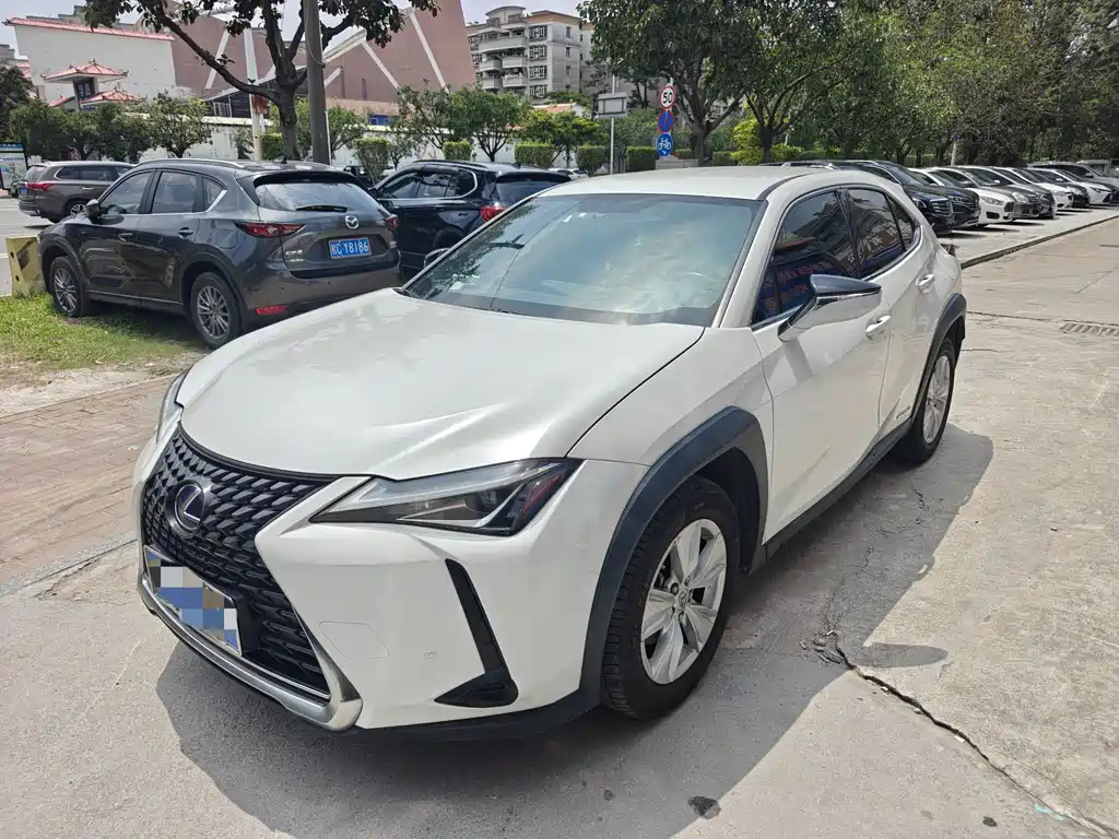 Lexus UX 2021