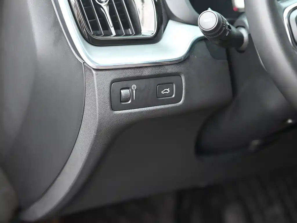 Volvo XC60 2022 — фото 10