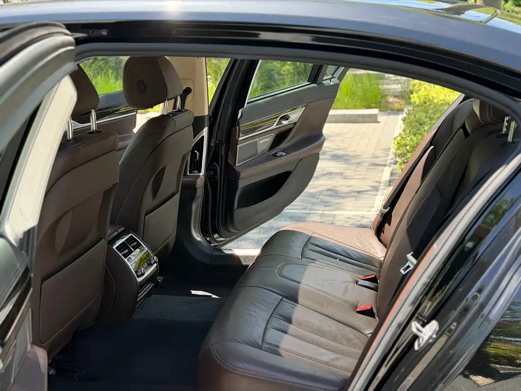 BMW 7 Series 2016 — фото 10