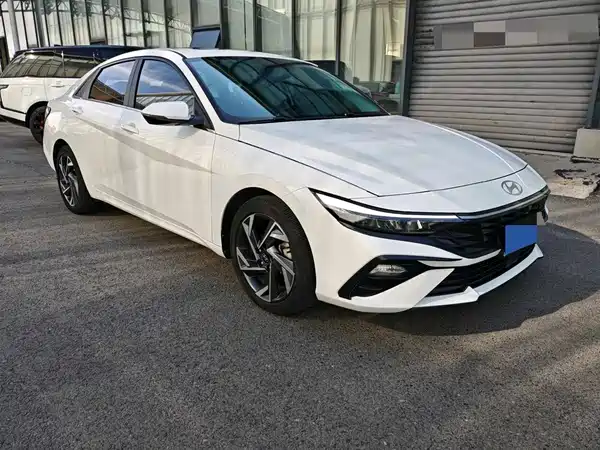 Hyundai Elantra 2023