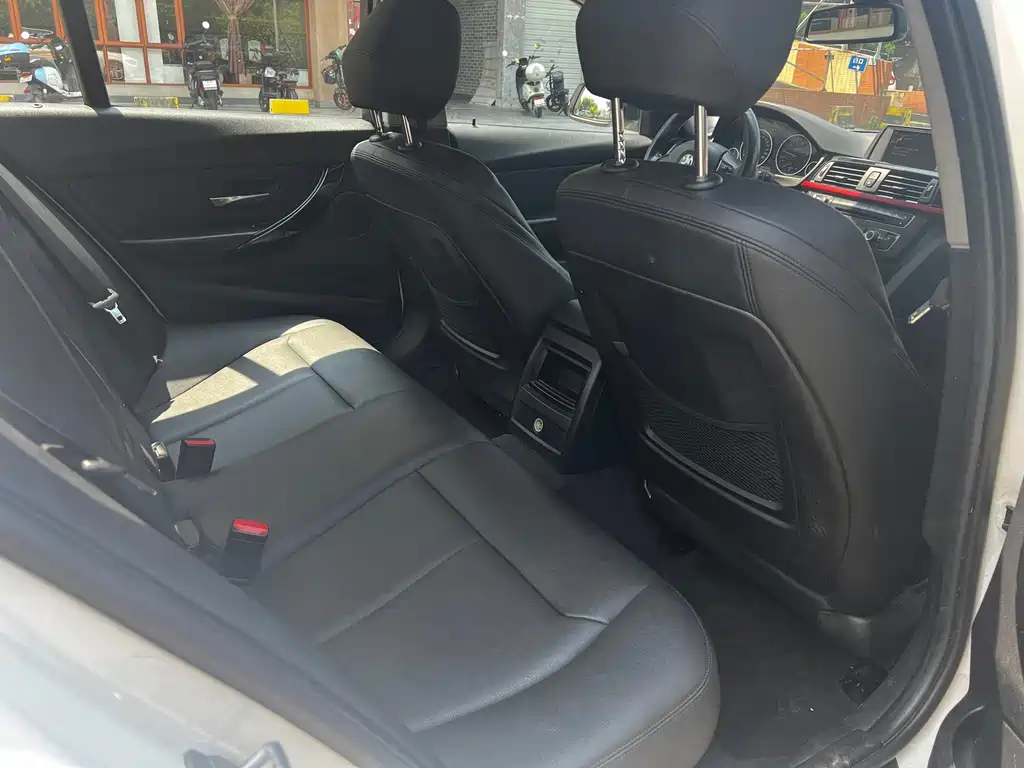 BMW 3 Series 2015 — фото 13