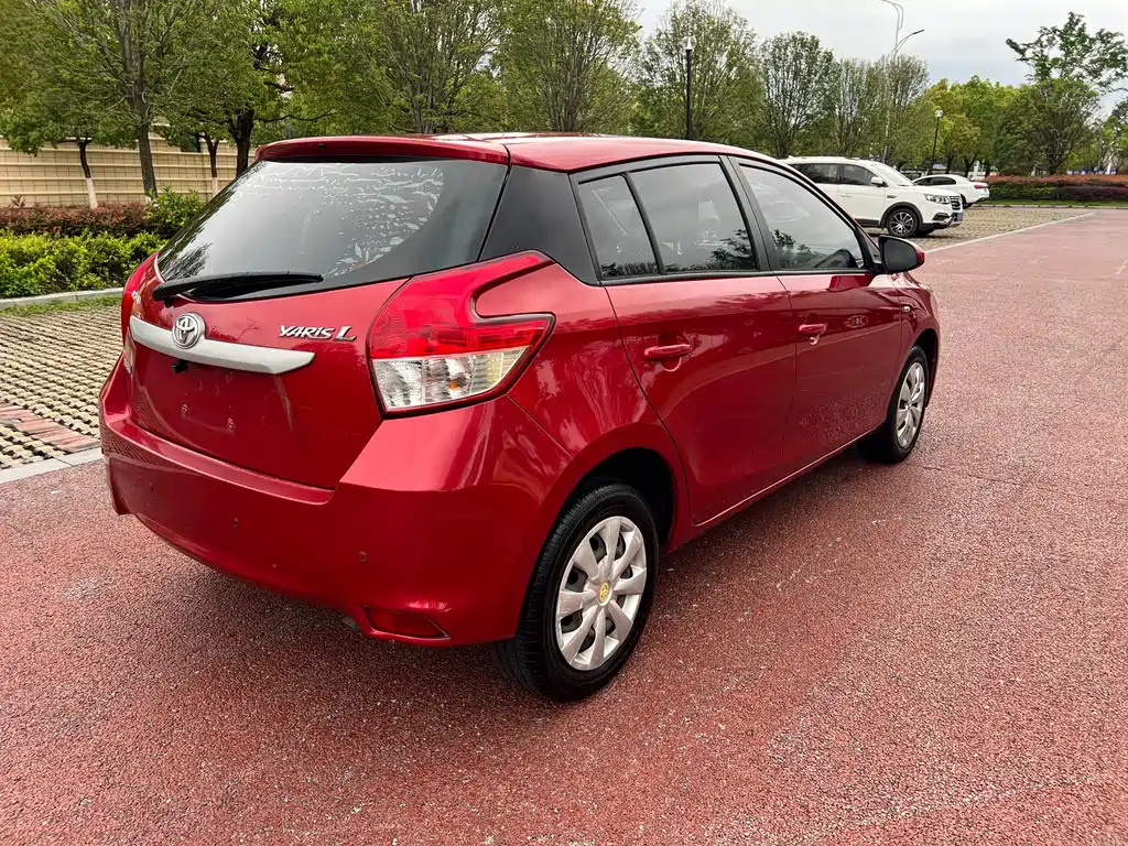 Toyota Yaris L 2016 — фото 8