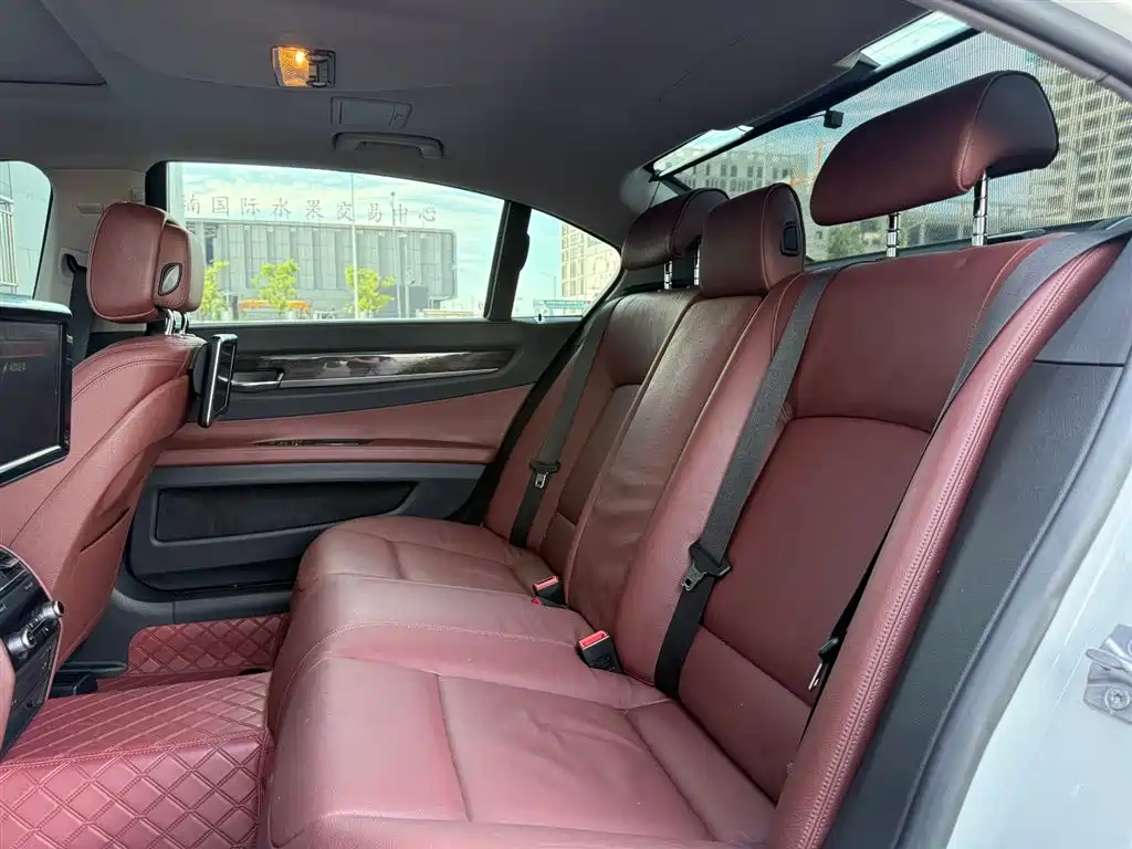 BMW 7 Series 2015 — фото 16