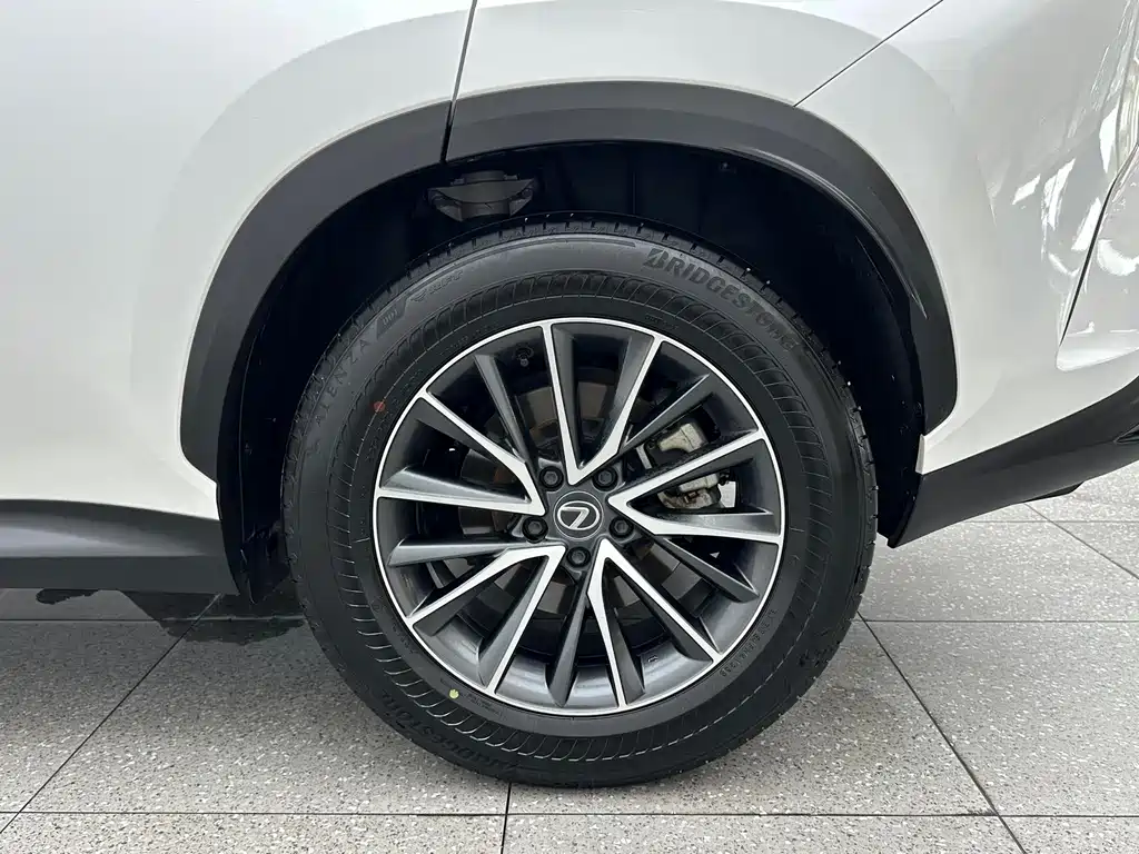 Lexus NX 2023 — фото 16