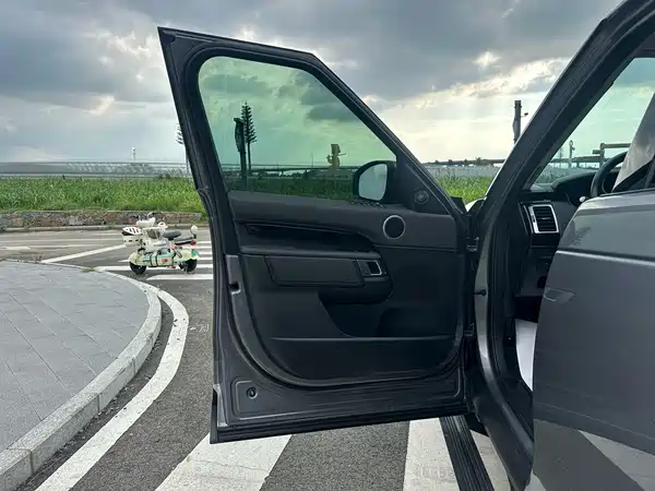 Land Rover Discovery 2020