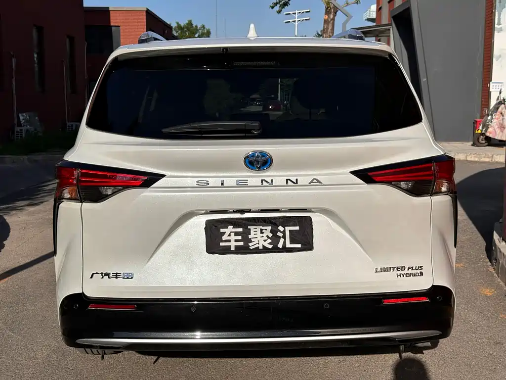 Toyota Sienna 2022 — фото 20