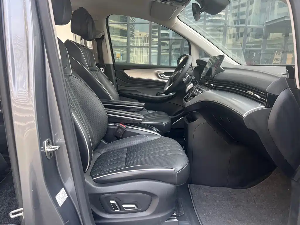 Roewe iMAX8 2022 — фото 10