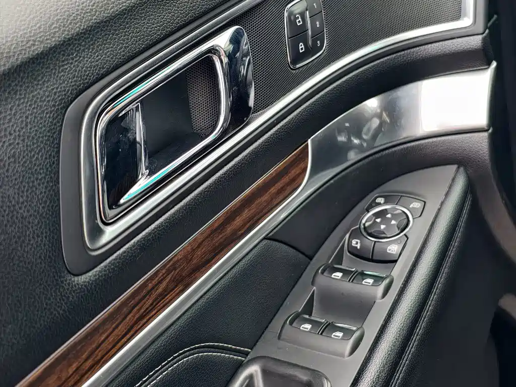 Ford Explorer 2016 — фото 10