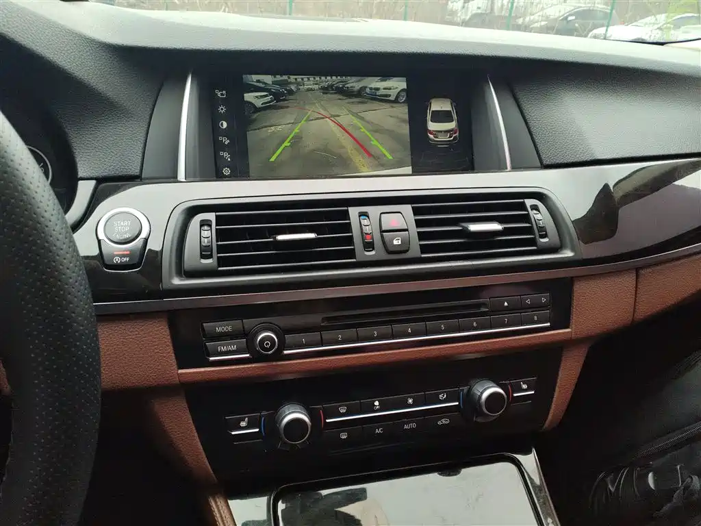 BMW 5 Series 2015 — фото 13