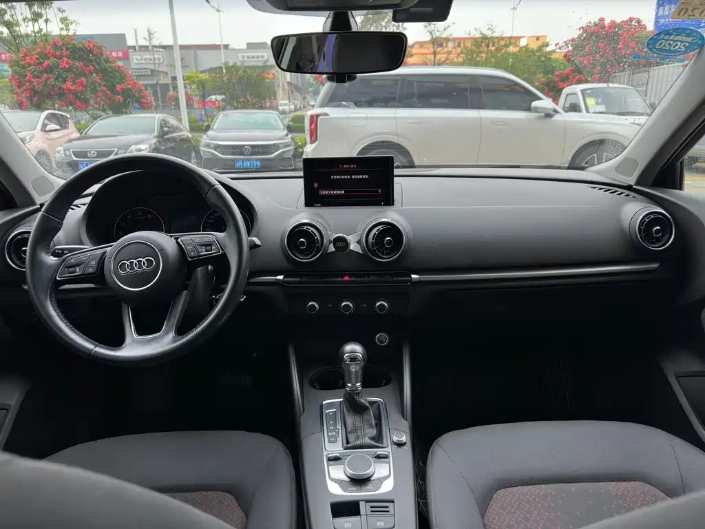 Audi A3 2018 — фото 4