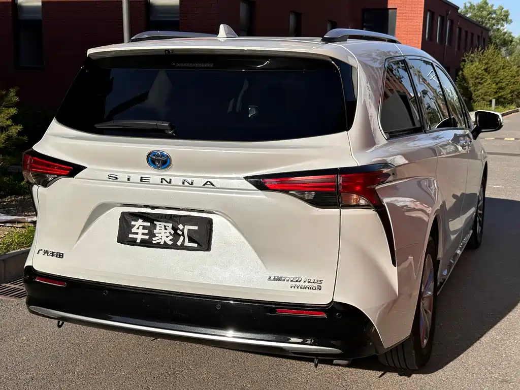 Toyota Sienna 2022 — фото 21