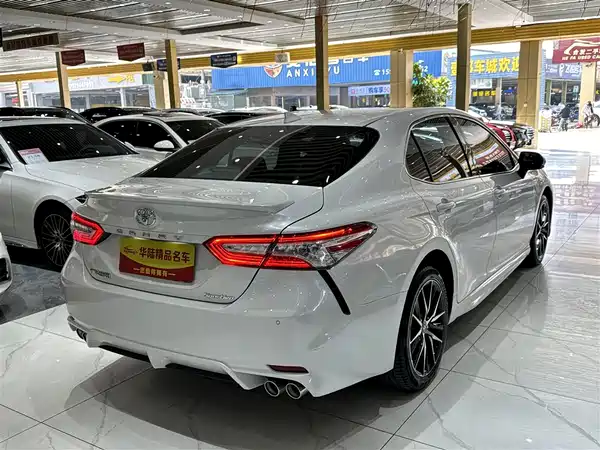 Toyota Camry 2021