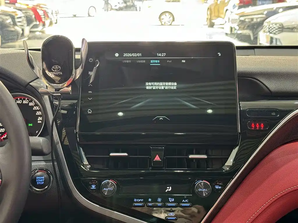 Toyota Camry 2022 — фото 12